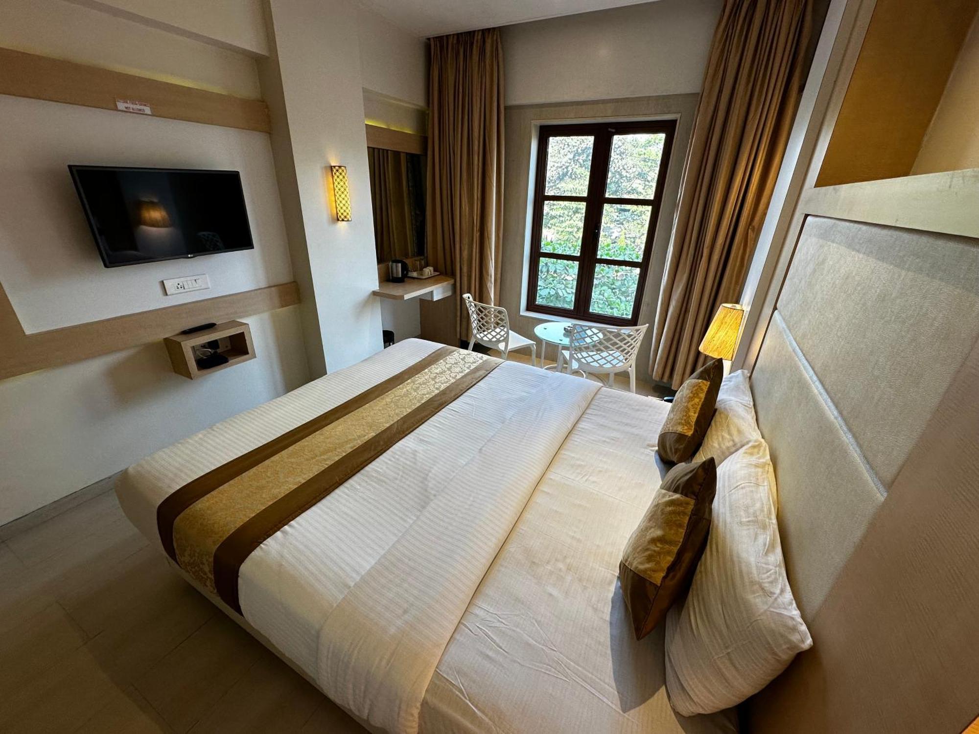 South Coast Hotel Wagle Estate Thane Bagian luar foto