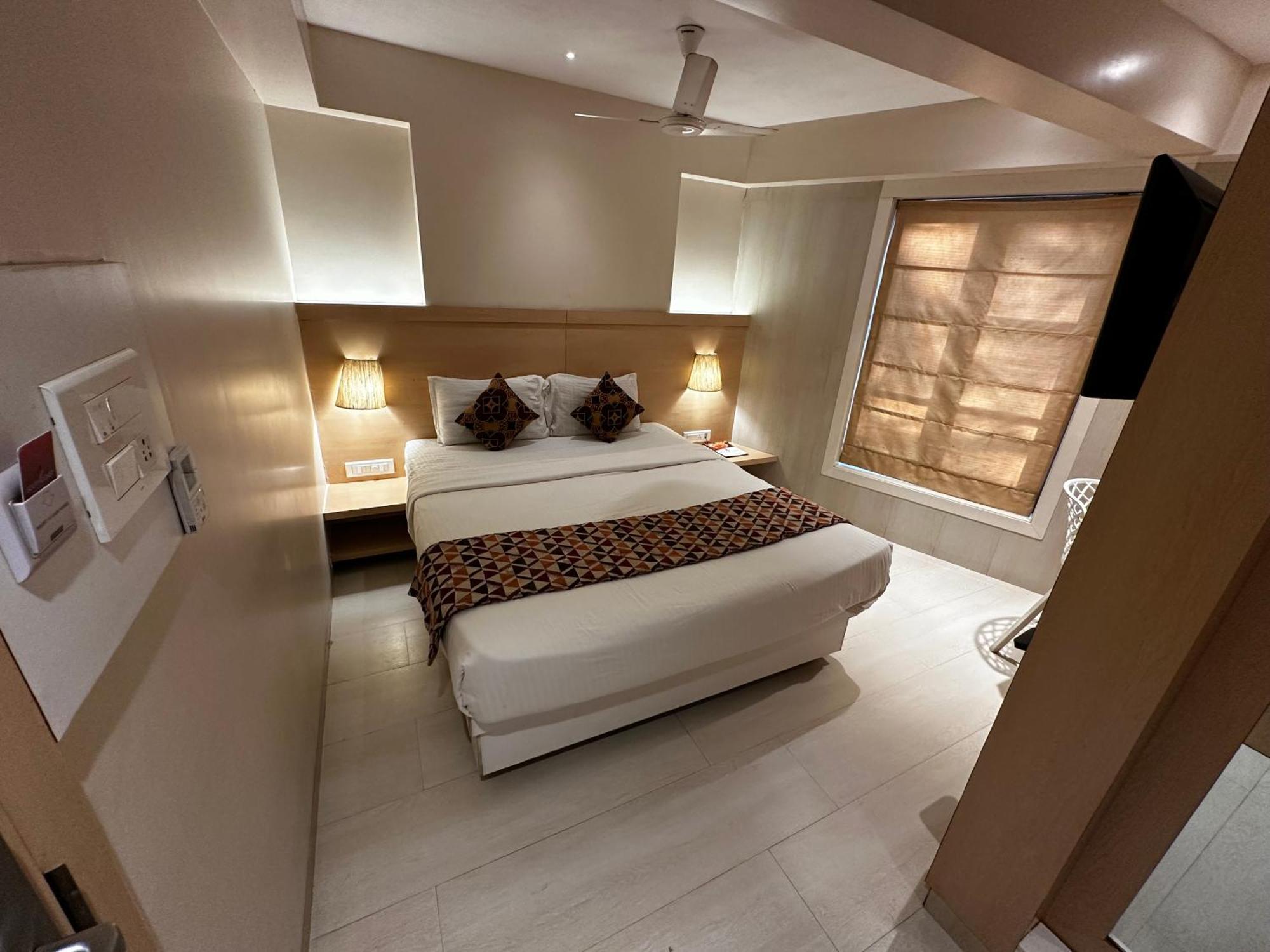 South Coast Hotel Wagle Estate Thane Bagian luar foto