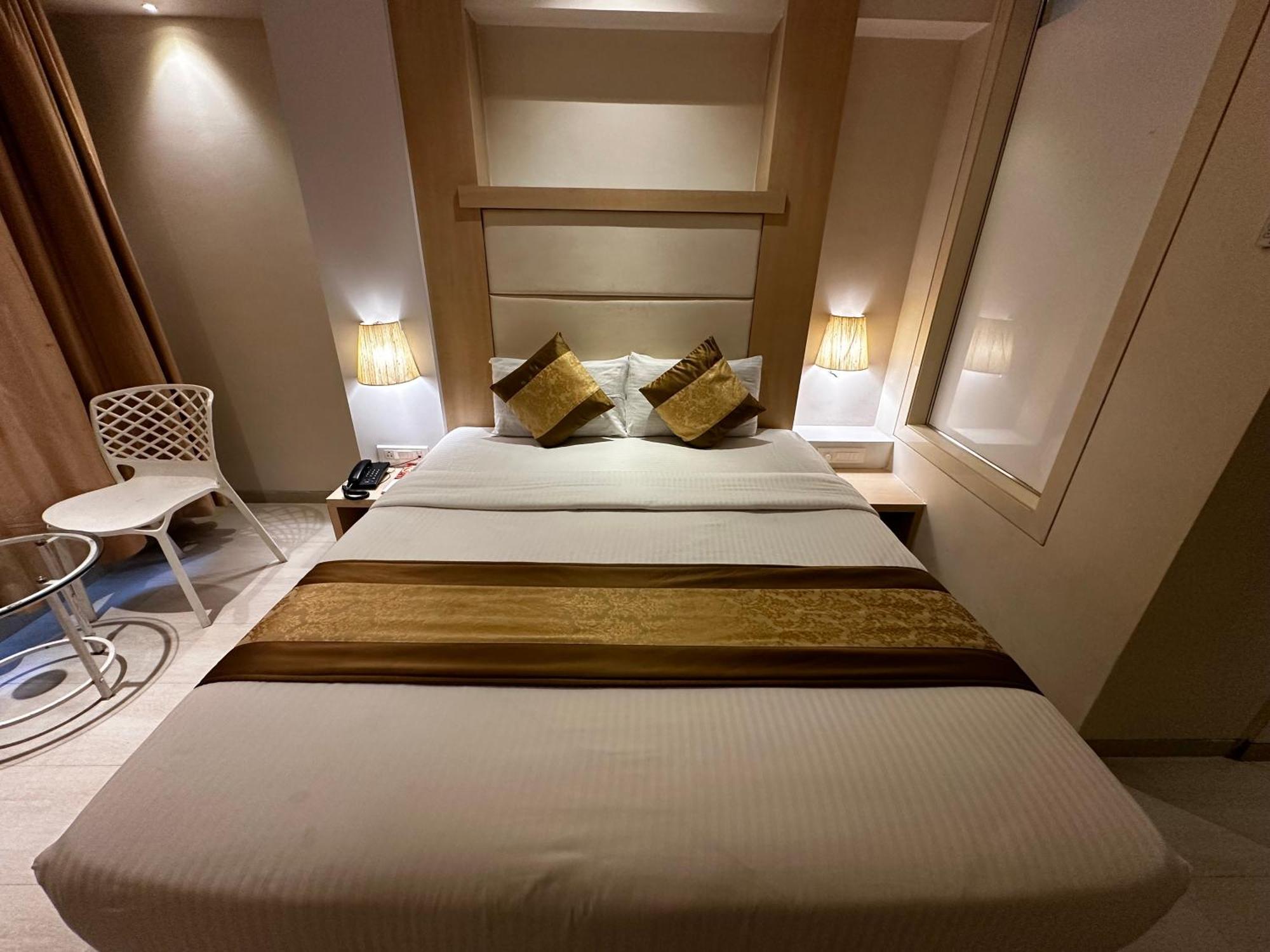South Coast Hotel Wagle Estate Thane Bagian luar foto