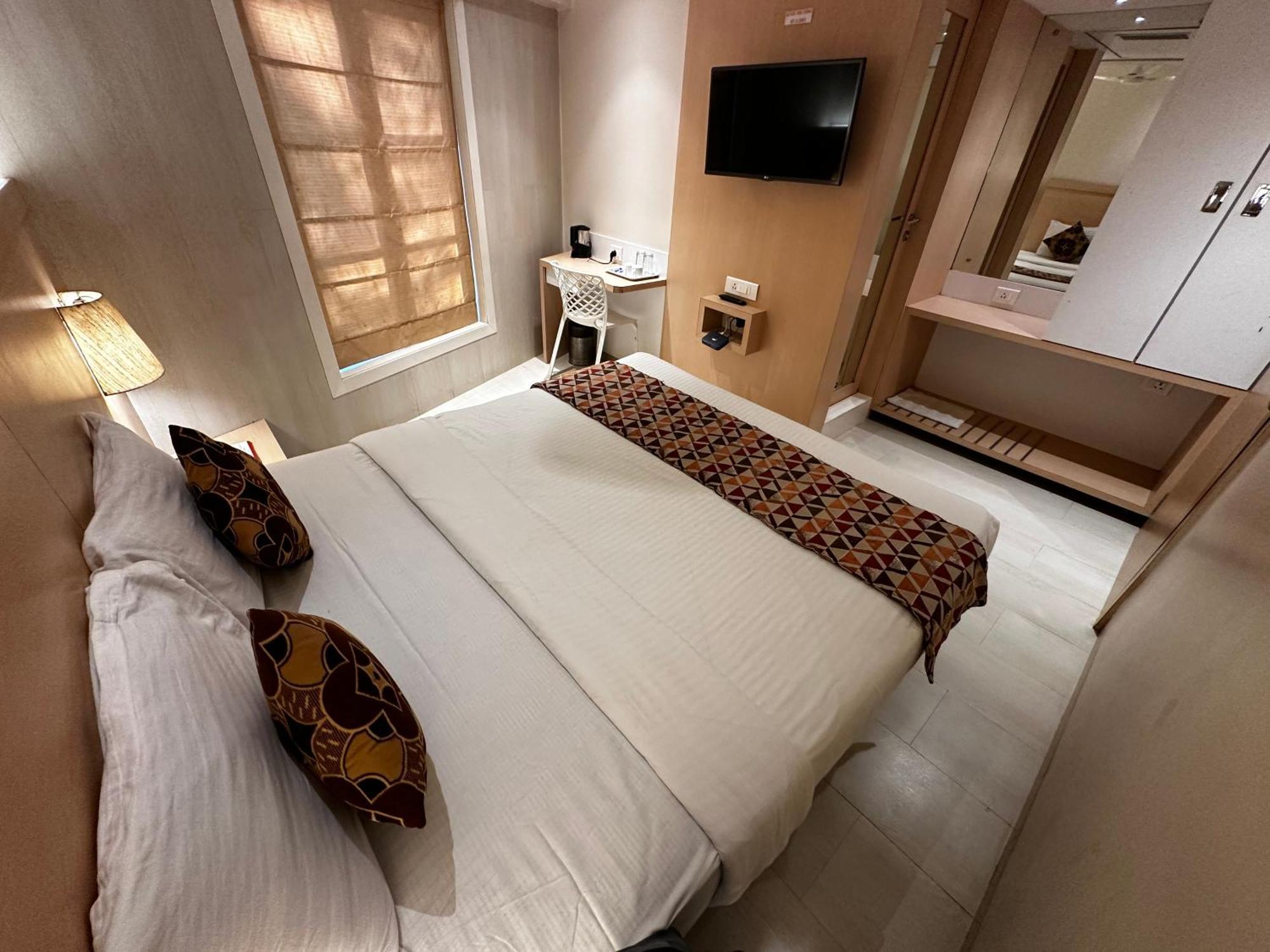 South Coast Hotel Wagle Estate Thane Bagian luar foto