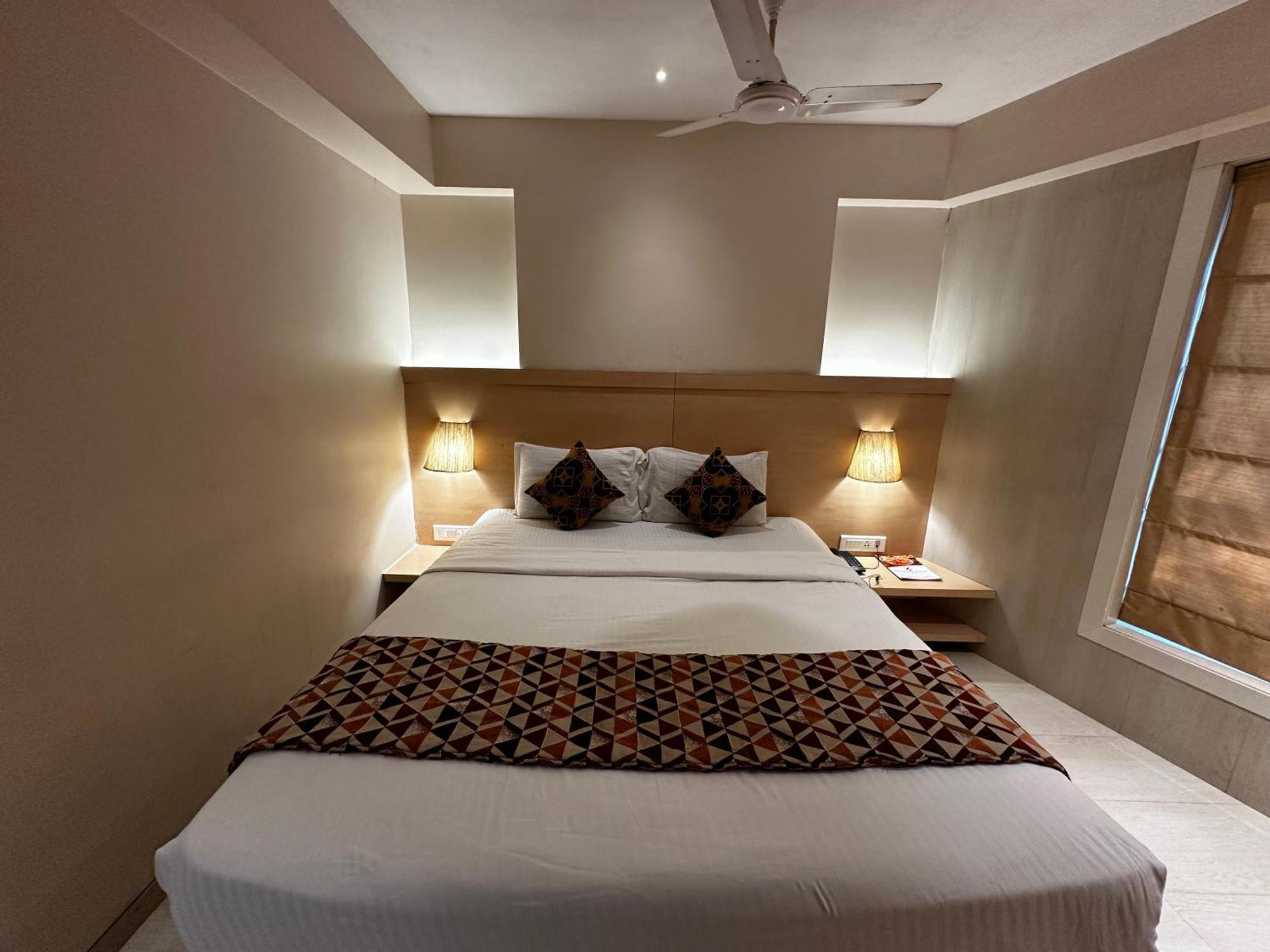 South Coast Hotel Wagle Estate Thane Bagian luar foto