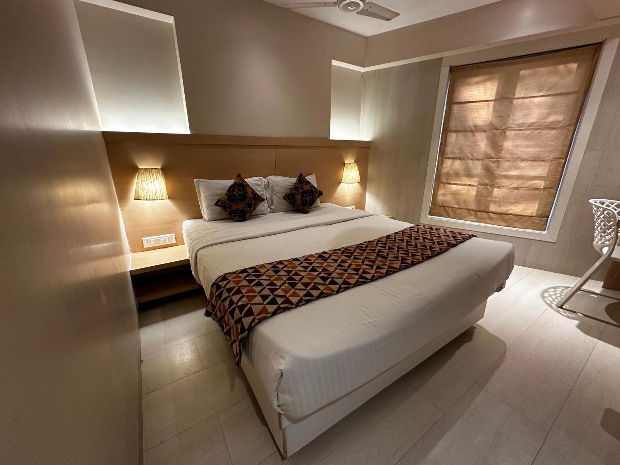 South Coast Hotel Wagle Estate Thane Bagian luar foto
