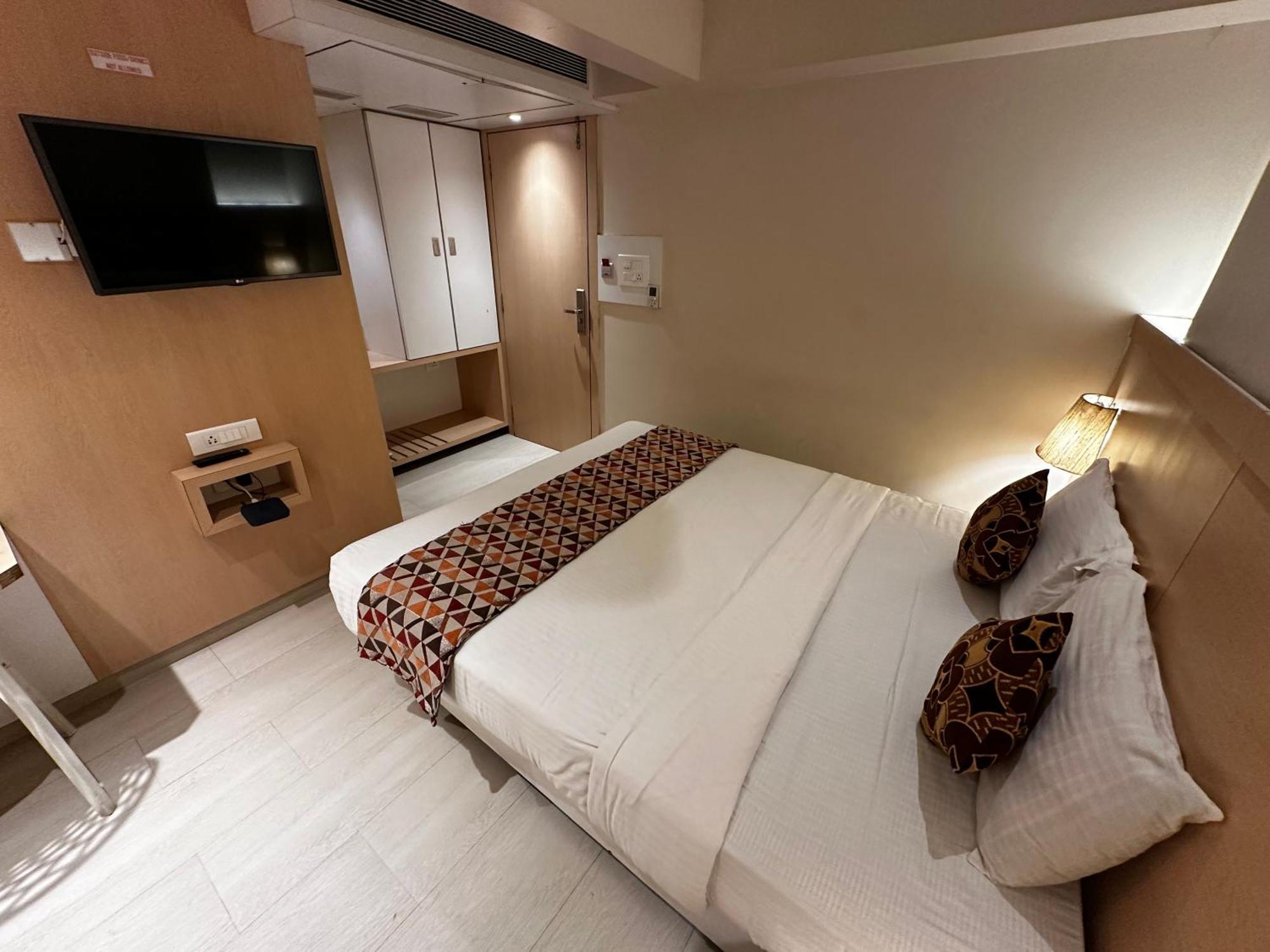 South Coast Hotel Wagle Estate Thane Bagian luar foto