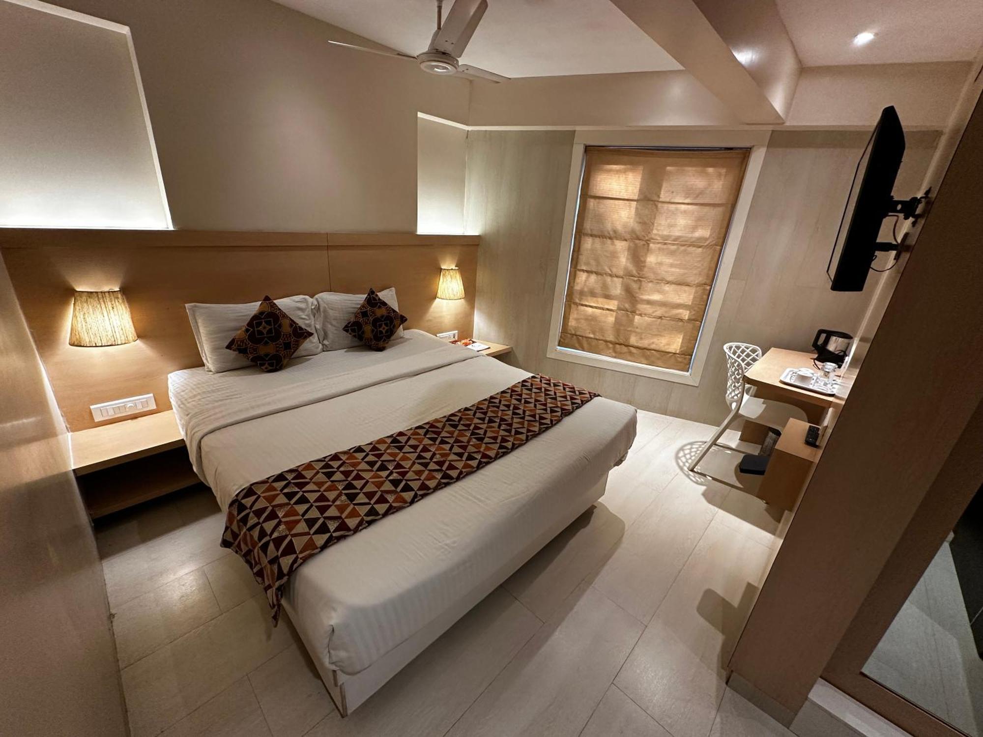 South Coast Hotel Wagle Estate Thane Bagian luar foto