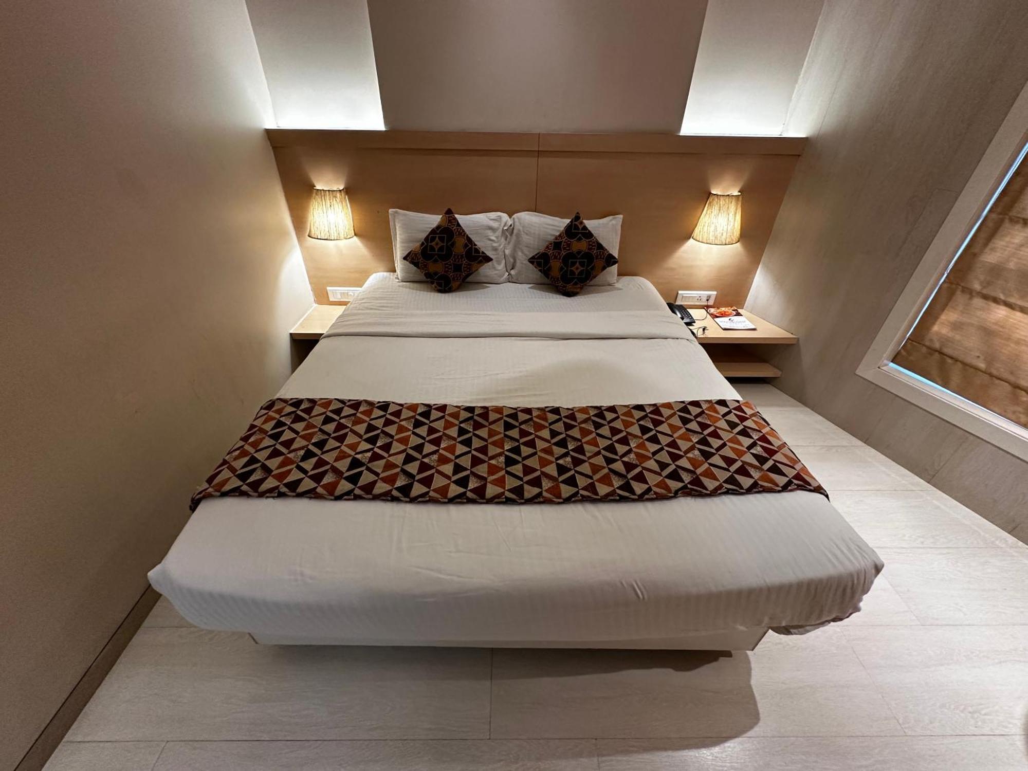 South Coast Hotel Wagle Estate Thane Bagian luar foto